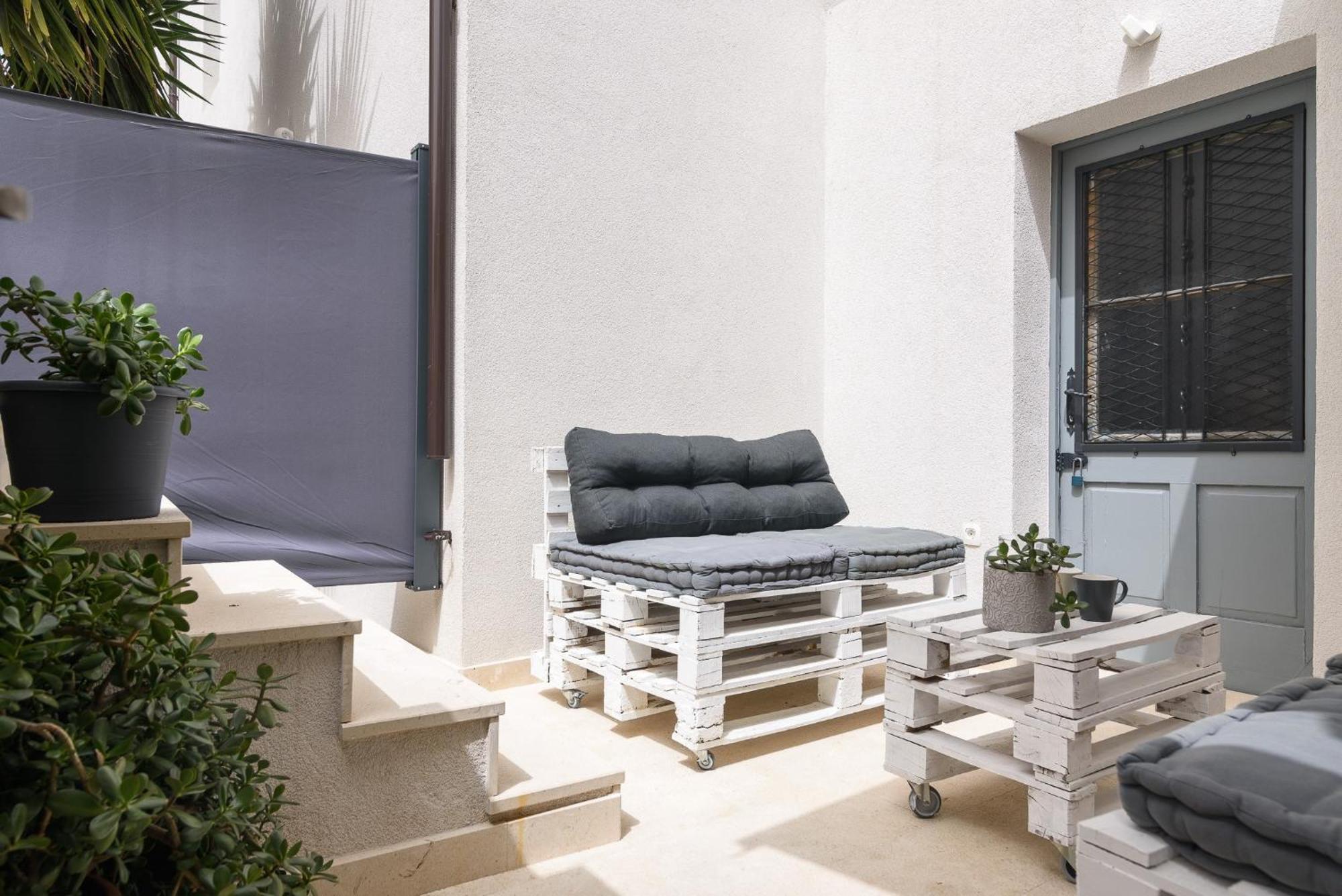 Studio Apartments Yucca, 2-Min To The Beach And 5 To Trogir Exterior photo